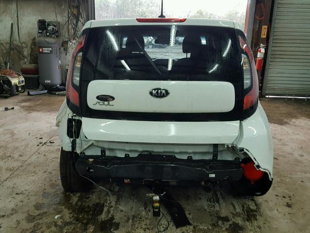 KNDJN2A2XG7339268 - 2016 KIA SOUL WHITE photo 9