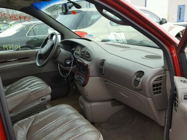 1C4GP64L6YB540924 - 2000 CHRYSLER TOWN & COU RED photo 5