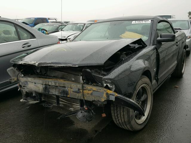 1ZVHT85H155220200 - 2005 FORD MUSTANG GT BLACK photo 2