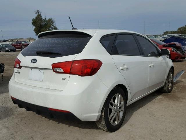 KNAFU5A23C5568985 - 2012 KIA FORTE EX WHITE photo 4