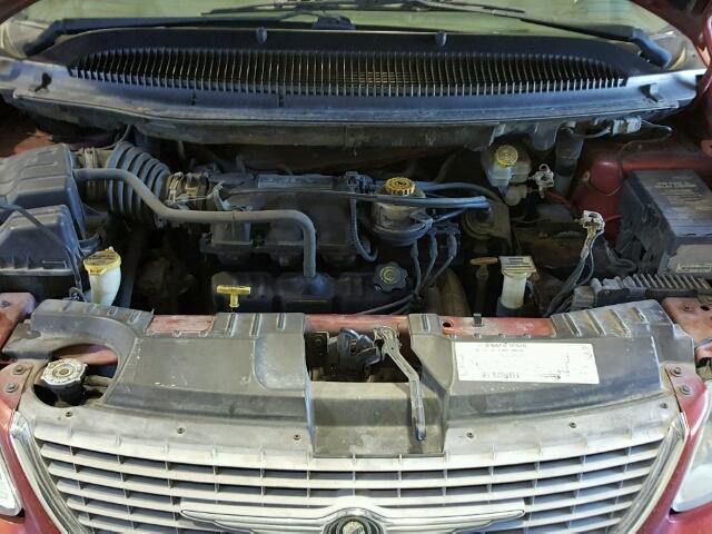 2C4GP343X2R555787 - 2002 CHRYSLER TOWN & COU RED photo 7