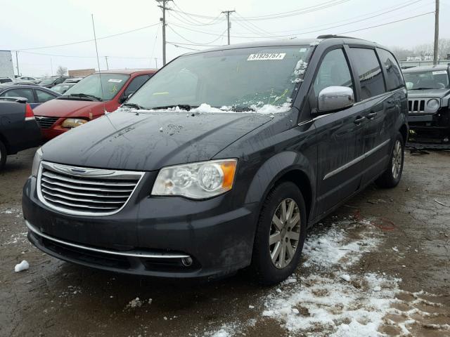 2A4RR8DG0BR633510 - 2011 CHRYSLER TOWN & COU CHARCOAL photo 2