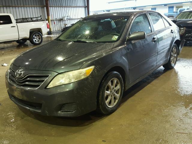 4T1BF3EK8BU177454 - 2011 TOYOTA CAMRY BASE GRAY photo 2