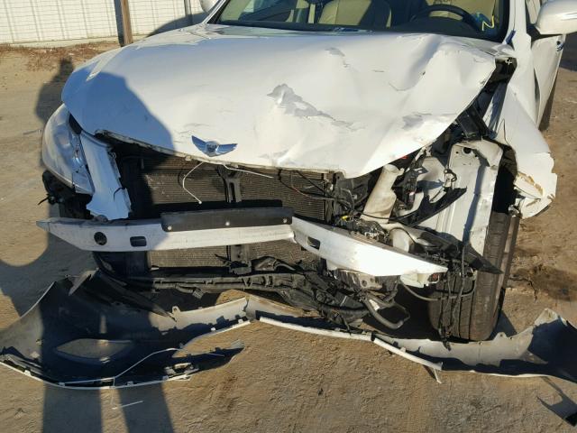 KMHGC46EX9U068386 - 2009 HYUNDAI GENESIS 3. WHITE photo 9