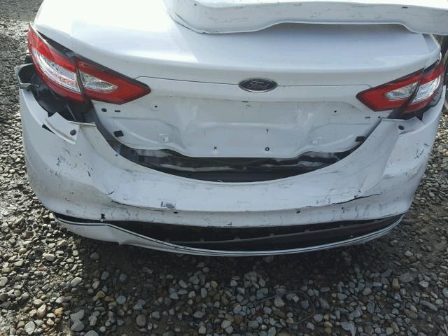 3FA6P0H76GR260152 - 2016 FORD FUSION SE WHITE photo 9