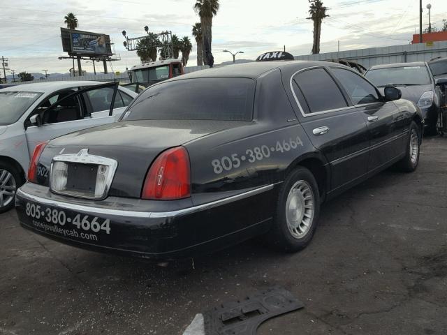 1LNHM81W12Y666244 - 2002 LINCOLN TOWN CAR E BLACK photo 4