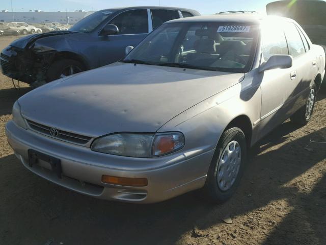 4T1BG12K9TU664511 - 1996 TOYOTA CAMRY DX GOLD photo 2