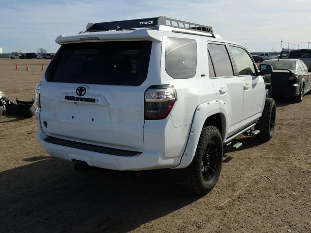 JTEBU5JR7H5452044 - 2017 TOYOTA 4RUNNER SR WHITE photo 4