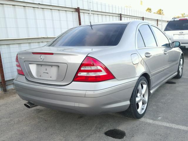 WDBRF52H06F733580 - 2006 MERCEDES-BENZ C GENERATI GRAY photo 4