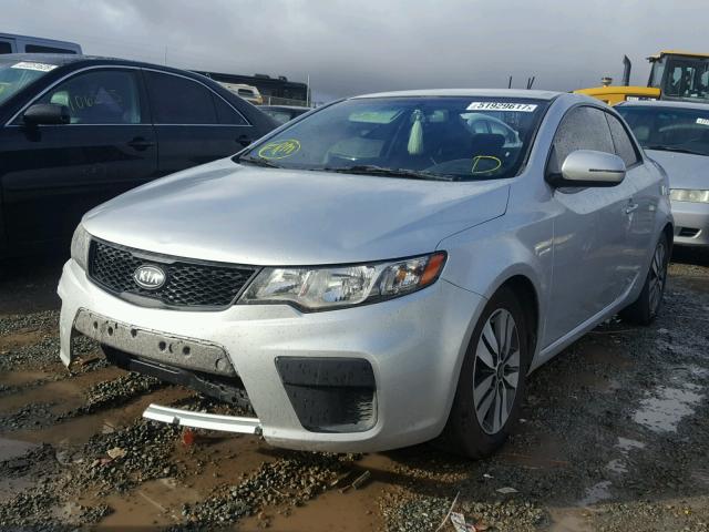 KNAFU6A27D5671818 - 2013 KIA FORTE EX SILVER photo 2