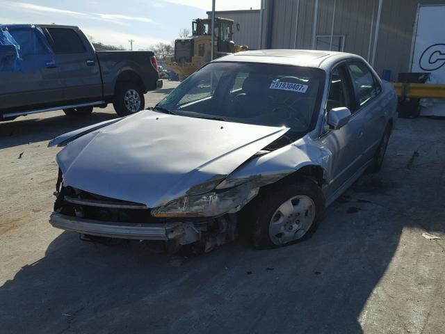 1HGCG16592A034065 - 2002 HONDA ACCORD EX SILVER photo 2