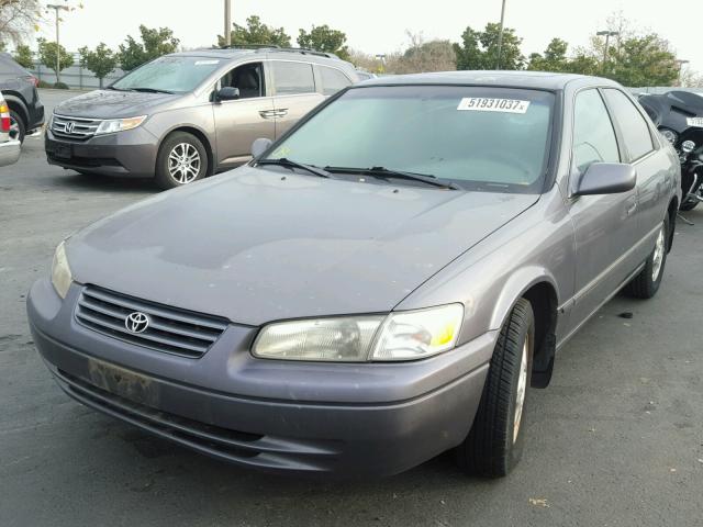 4T1BG28K8XU538353 - 1999 TOYOTA CAMRY CE SILVER photo 2