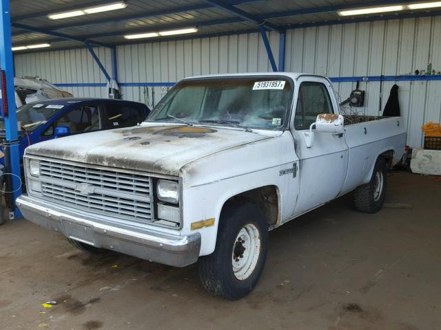 1GCGC24M9EJ107340 - 1984 CHEVROLET C20 WHITE photo 2