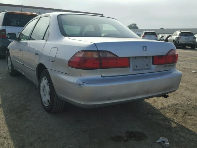 JHMCG6655XC024302 - 1999 HONDA ACCORD LX SILVER photo 3