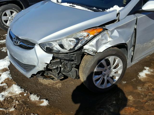 5NPDH4AEXDH154994 - 2013 HYUNDAI ELANTRA GL SILVER photo 9