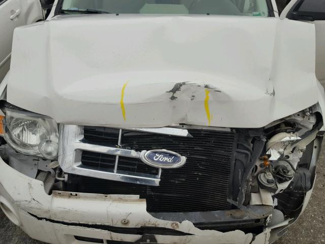 1FMCU0D72AKD30183 - 2010 FORD ESCAPE XLT WHITE photo 7