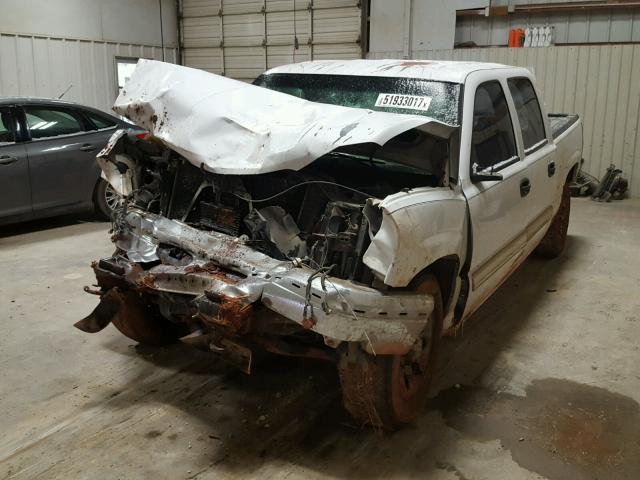 2GCEC13T851156484 - 2005 CHEVROLET SILVERADO WHITE photo 2