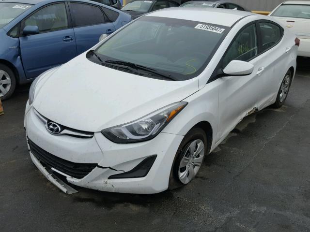 5NPDH4AE2GH751996 - 2016 HYUNDAI ELANTRA SE WHITE photo 2