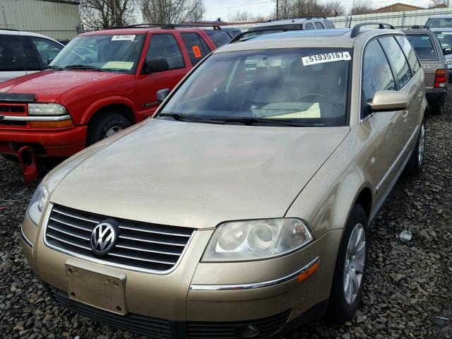 WVWVD63B12E021018 - 2002 VOLKSWAGEN PASSAT GLS GOLD photo 2