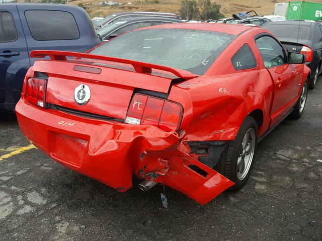 1ZVFT80N265126915 - 2006 FORD MUSTANG RED photo 4