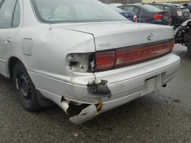 4T1SK12E1PU312439 - 1993 TOYOTA CAMRY LE SILVER photo 9