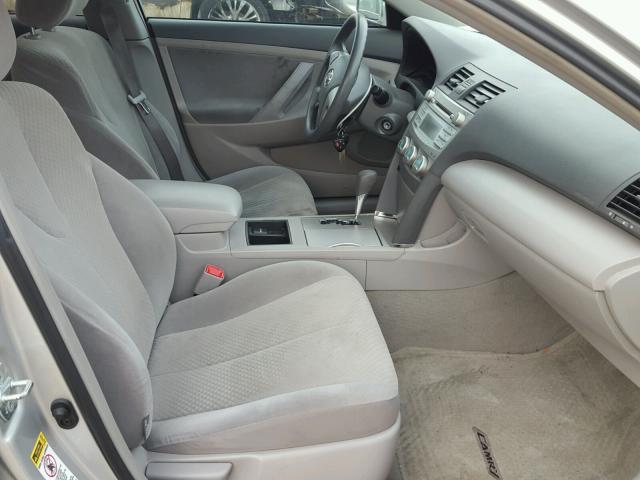 4T4BE46K69R119415 - 2009 TOYOTA CAMRY BASE SILVER photo 5
