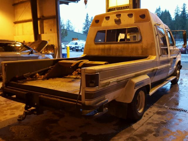 1FDKE30L2CHA65083 - 1982 FORD ECONOLINE TWO TONE photo 4