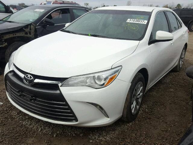 4T4BF1FK3GR525693 - 2016 TOYOTA CAMRY LE WHITE photo 2