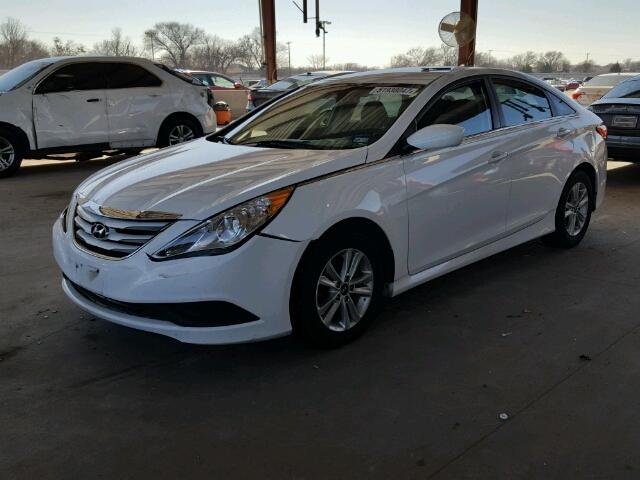 5NPEB4AC3EH863000 - 2014 HYUNDAI SONATA GLS WHITE photo 2