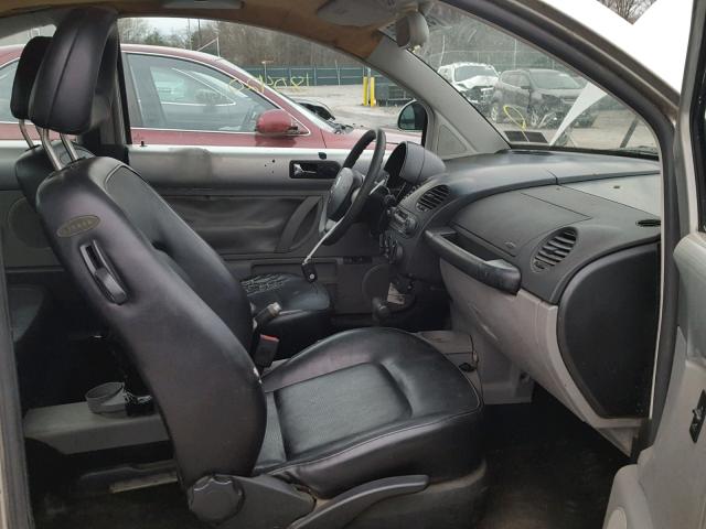 3VWCC21C4YM501908 - 2000 VOLKSWAGEN NEW BEETLE 银色 照片 5