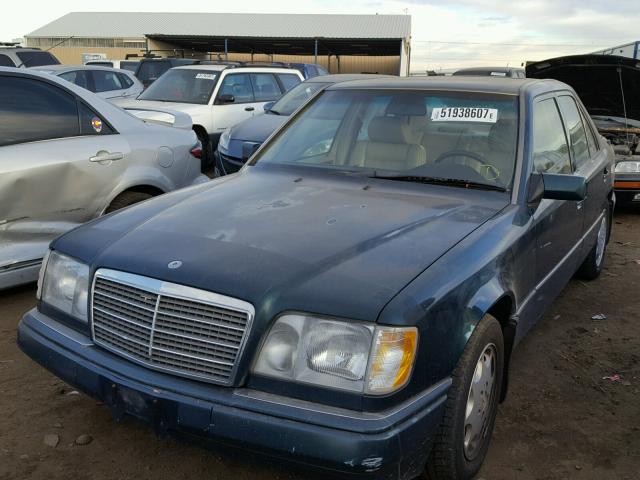 WDBEA32E1SC200883 - 1995 MERCEDES-BENZ E 320 BASE GREEN photo 2