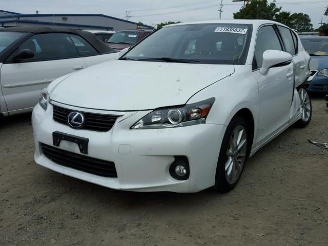 JTHKD5BH7D2166425 - 2013 LEXUS CT 200 WHITE photo 2