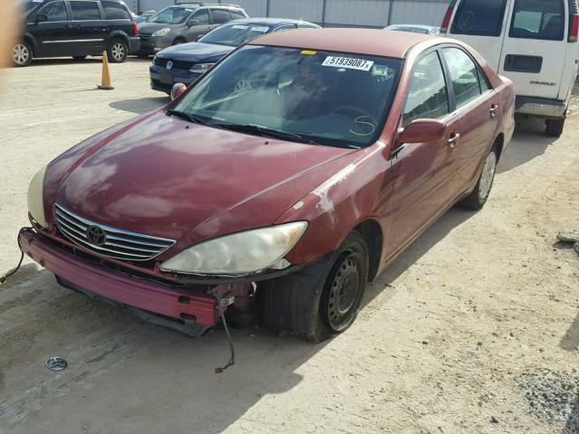 JTDBE32K653018907 - 2005 TOYOTA CAMRY LE RED photo 2