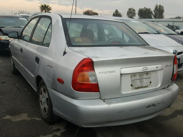 KMHCG45C22U313934 - 2002 HYUNDAI ACCENT GL SILVER photo 3