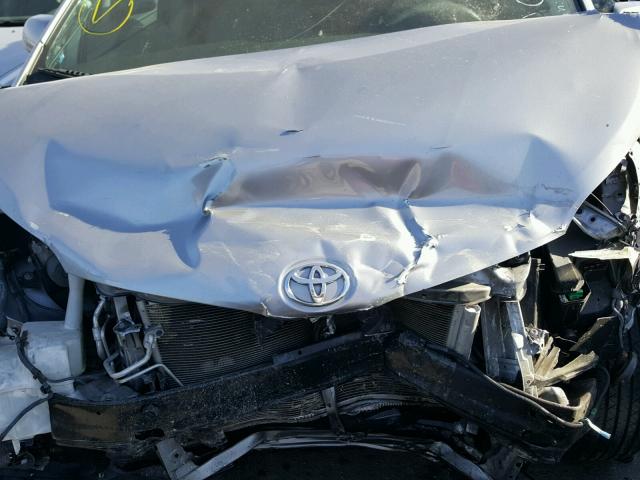 5TDKK3DC2BS113425 - 2011 TOYOTA SIENNA LE SILVER photo 7