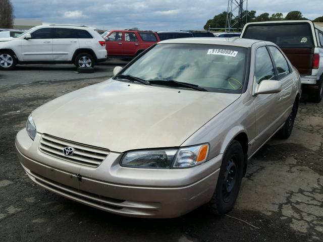 JT2BG22K0X0320355 - 1999 TOYOTA CAMRY LE ოქროსფერი ფოტო 2