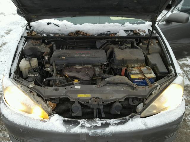 4T1BE32K15U594975 - 2005 TOYOTA CAMRY LE GRAY photo 7