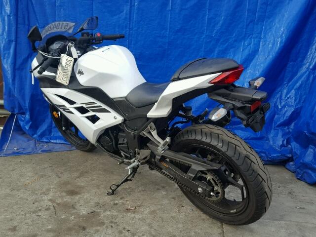 JKAEX8A15HDA32046 - 2017 KAWASAKI EX300 A WHITE photo 3