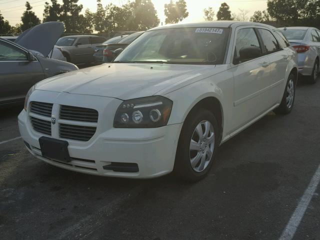 2D4FV48T15H135866 - 2005 DODGE MAGNUM SE WHITE photo 2