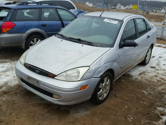 1FAHP38392W240524 - 2002 FORD FOCUS ZTS SILVER photo 2