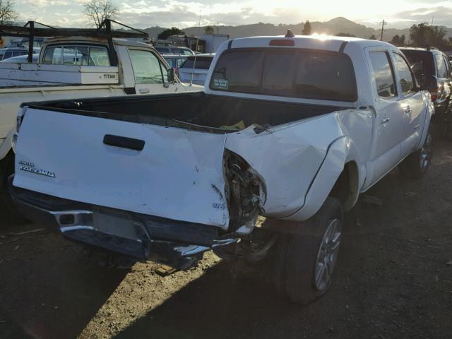 3TMMU4FN0DM053820 - 2013 TOYOTA TACOMA DOU WHITE photo 4