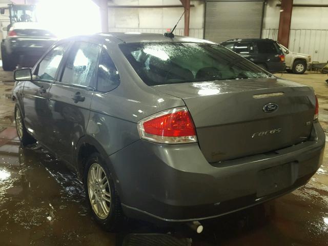 1FAHP3FN1AW205995 - 2010 FORD FOCUS SE GRAY photo 3