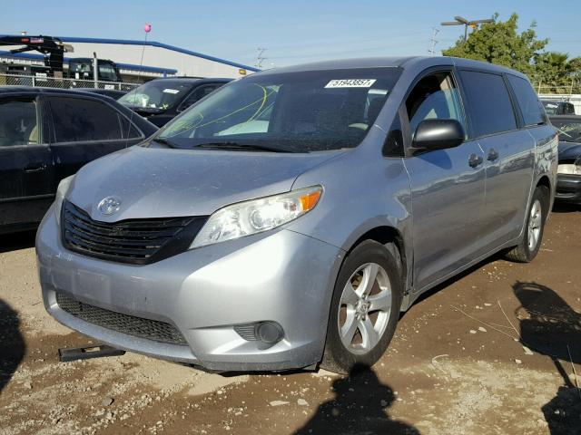 5TDZK3DC5BS130489 - 2011 TOYOTA SIENNA BAS SILVER photo 2