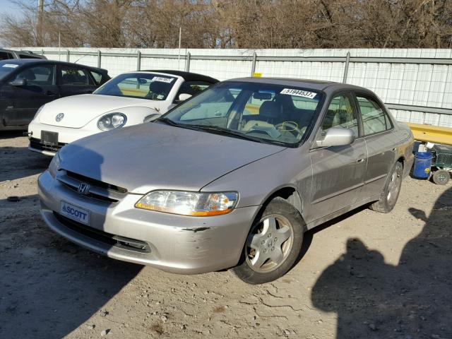 1HGCG1652WA032714 - 1998 HONDA ACCORD EX SILVER photo 2