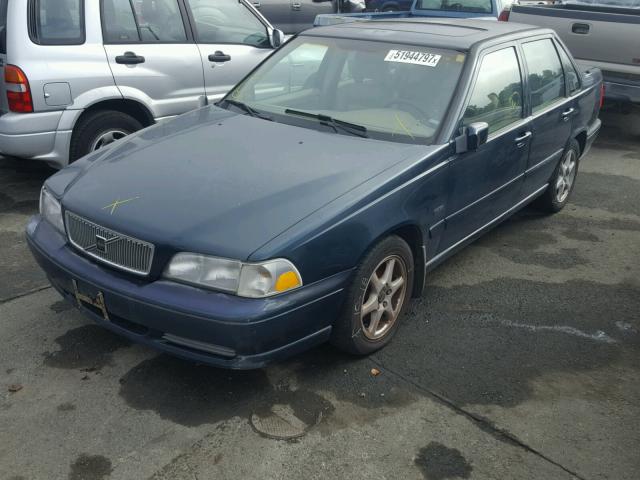 YV1LS5644W1452559 - 1998 VOLVO S70 GLT BLUE photo 2