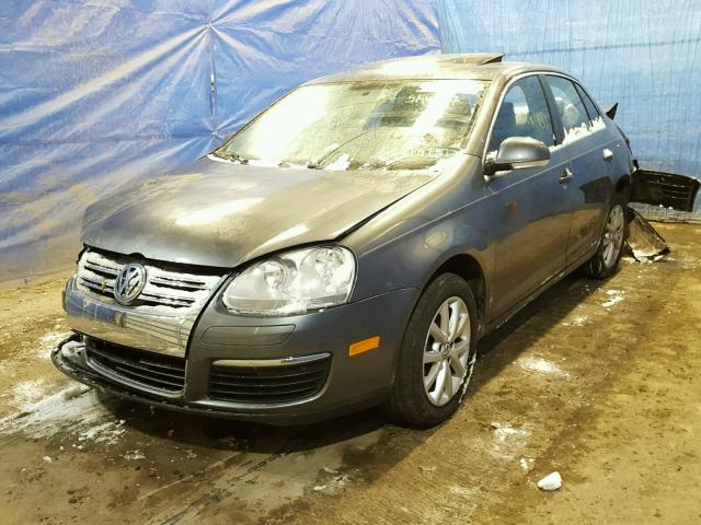 3VWRZ7AJ2AM042193 - 2010 VOLKSWAGEN JETTA SE GRAY photo 2