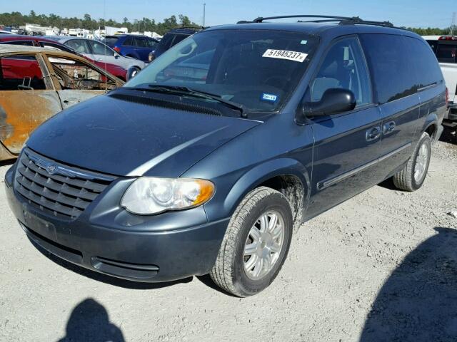 2C4GP54L55R444872 - 2005 CHRYSLER TOWN & COU GREEN photo 2