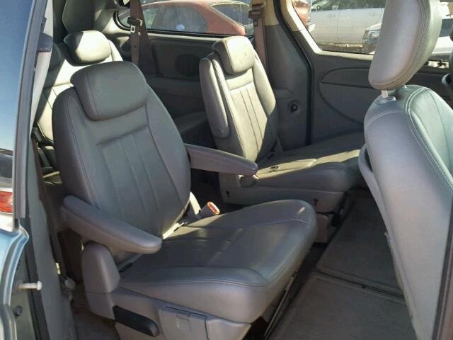 2C4GP54L55R444872 - 2005 CHRYSLER TOWN & COU GREEN photo 6