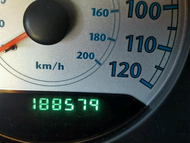 2C4GP54L55R444872 - 2005 CHRYSLER TOWN & COU GREEN photo 8