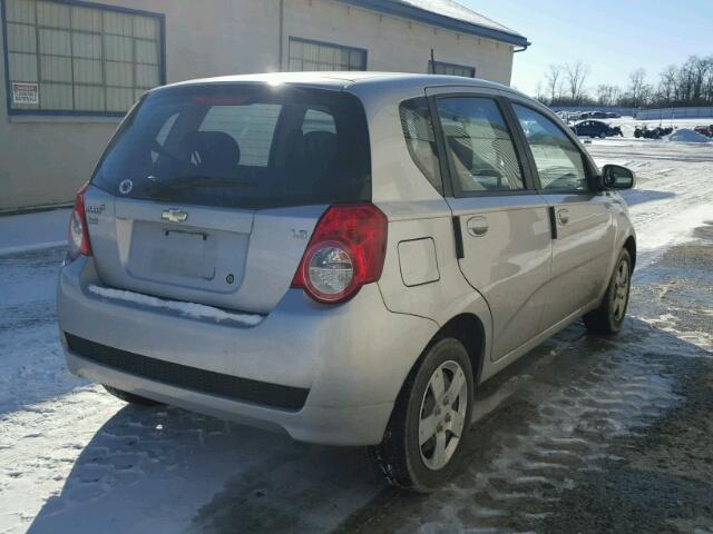 KL1TD66E49B391024 - 2009 CHEVROLET AVEO LS SILVER photo 4